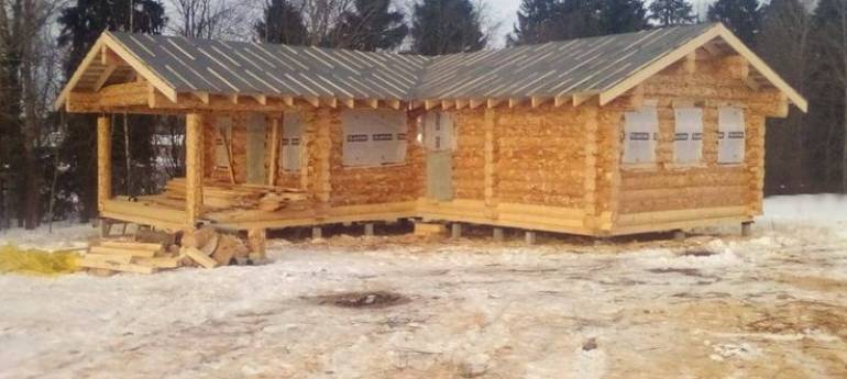 Первый этап строительства под временную кровлю Бани из рубленного бревна